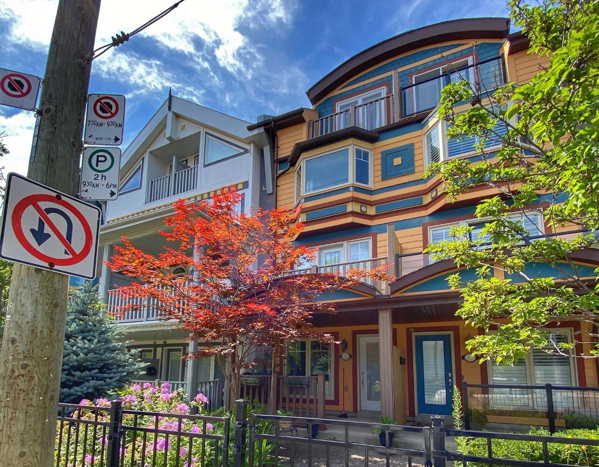 Stunning Rooms In Townhouse Across The Beach Toronto Bagian luar foto