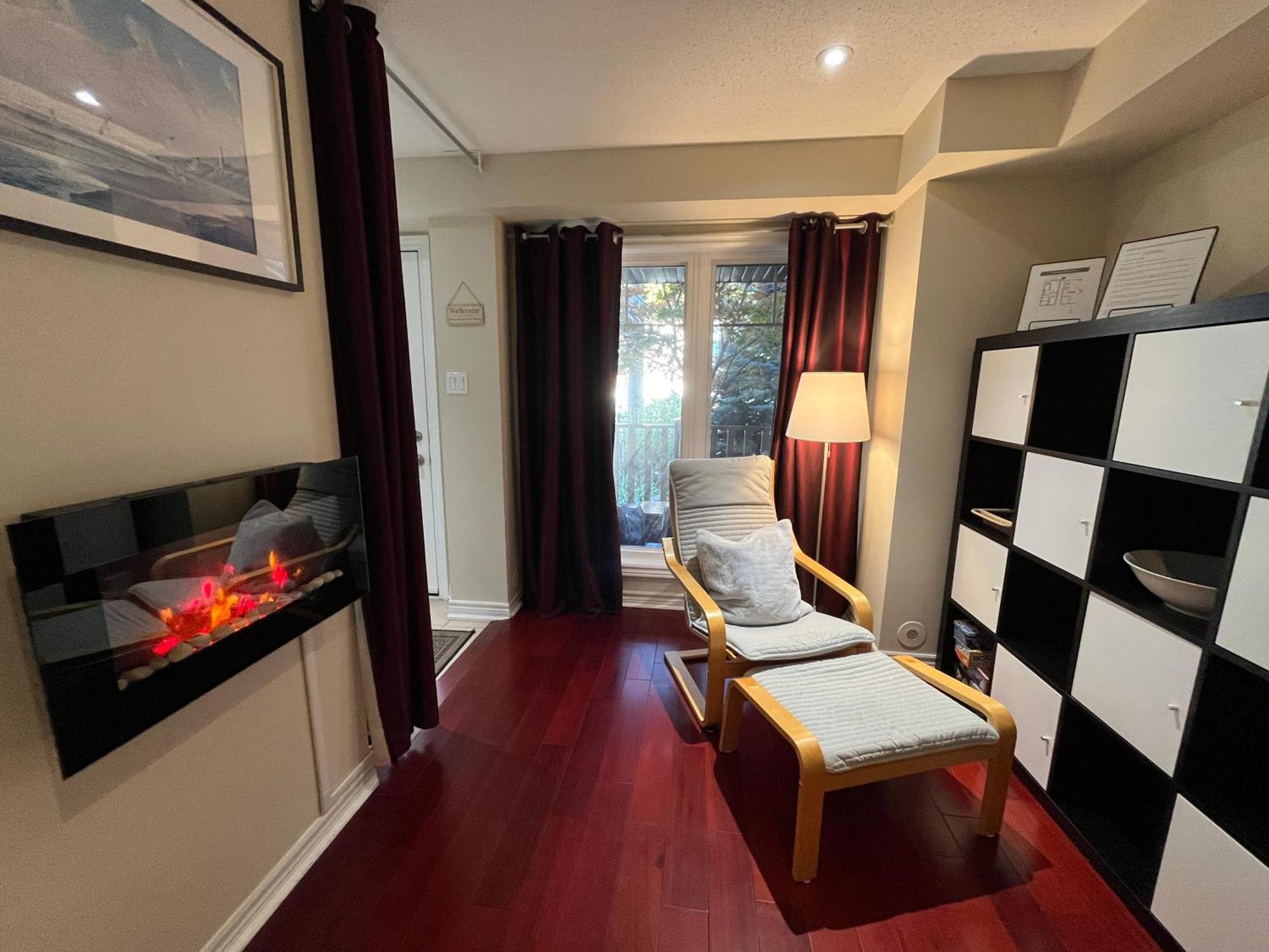 Stunning Rooms In Townhouse Across The Beach Toronto Bagian luar foto